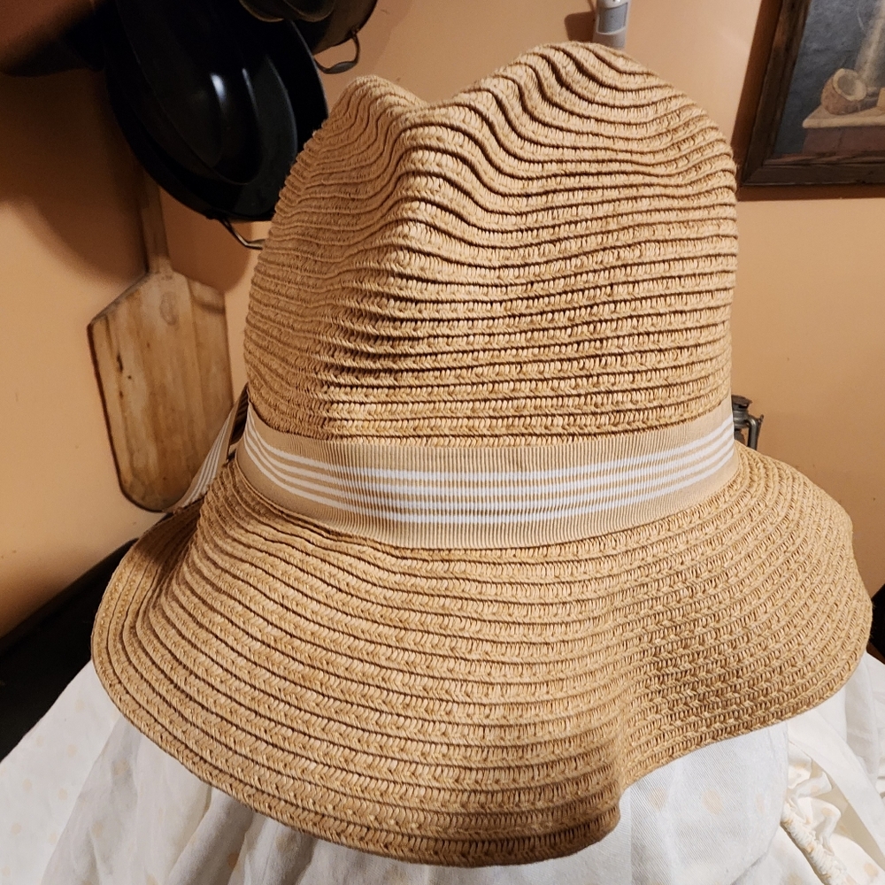 Women's retro Tan casual Hat preowned